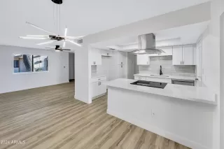 Photo #6: 6712732 Listing