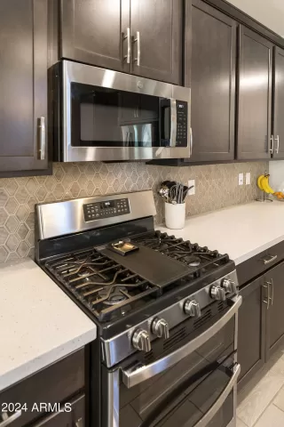 Photo #5: 6713126 Listing