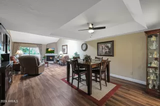 Photo #5: 6713318 Listing