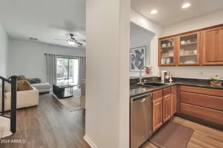 Photo #5: 6714971 Listing