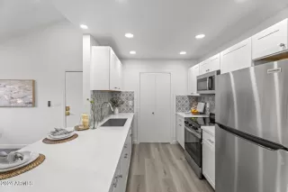 Photo #6: 6715191 Listing 