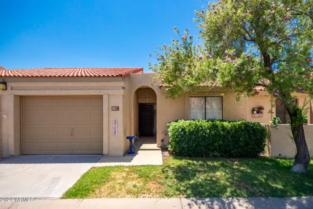 MLS: 6716660 Condo For Sale