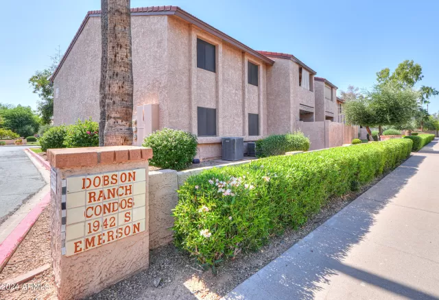 MLS: 6717452 Condo For Sale
