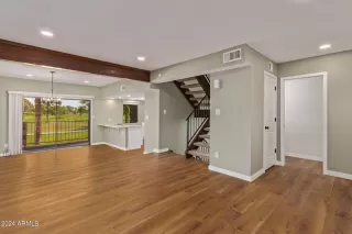 Photo #5: 6718917 Listing