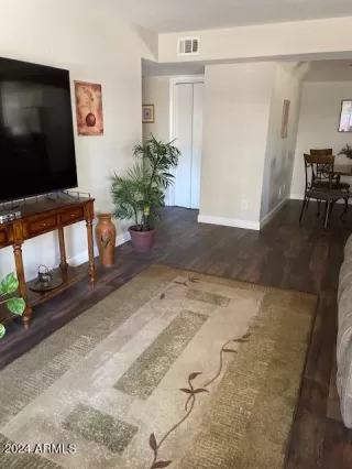 Photo #5: 6719886 Listing