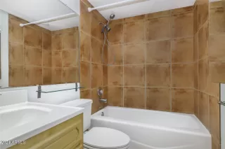 Photo #5: 6720041 Listing