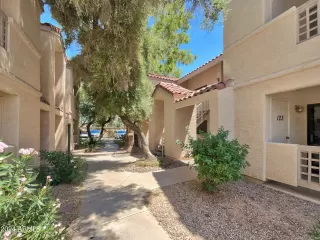 Photo #5: 6720206 Listing