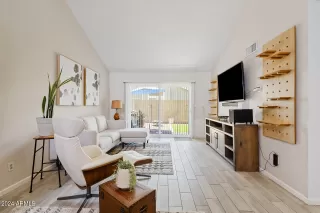 Photo #2: 6720398 Listing