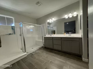 Photo #5: 6720659 Listing