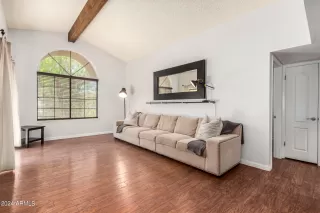 Photo #5: 6720803 Listing