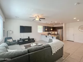 Photo #3: 6721471 Listing