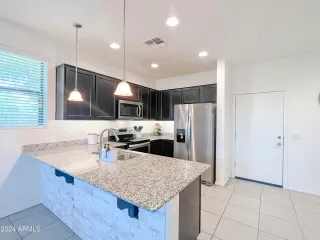 Photo #5: 6721471 Listing