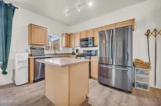 Photo #5: 6721706 Listing