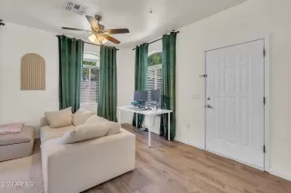 Photo #6: 6721706 Listing