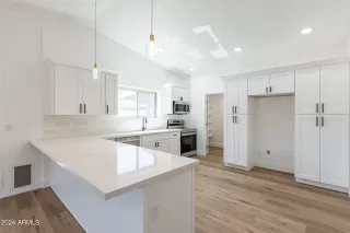 Photo #5: 6721730 Listing