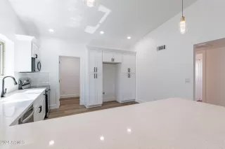 Photo #6: 6721730 Listing