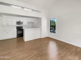 Photo #6: 6722253 Listing