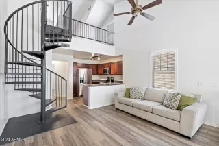 Photo #4: 6723201 Listing