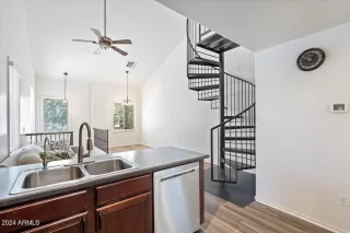 Photo #5: 6723201 Listing