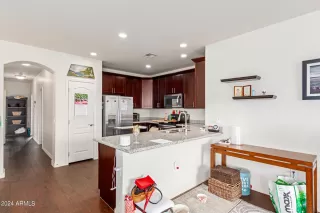 Photo #6: 6723328 Listing