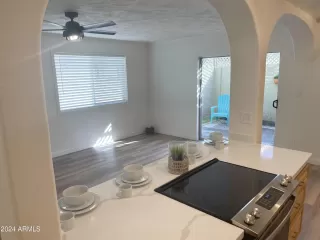 Photo #5: 6724286 Listing