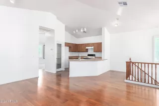 Photo #5: 6725038 Listing 