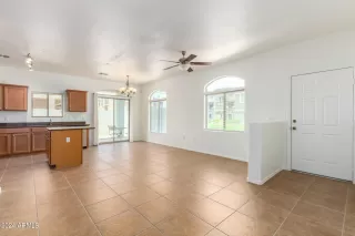 Photo #4: 6725148 Listing