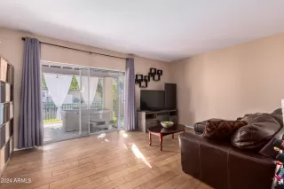 Photo #5: 6725210 Listing