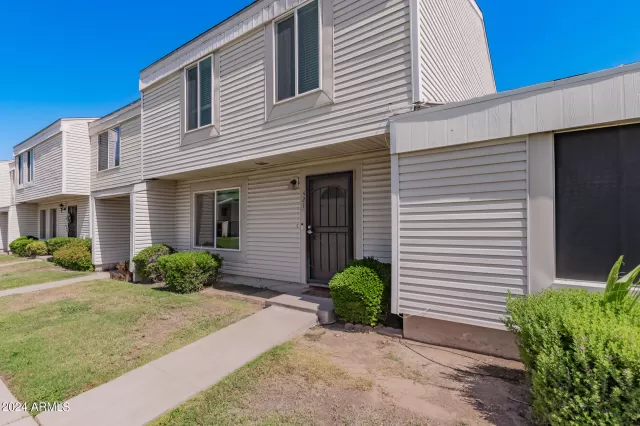 MLS: 6725783 Condo For Sale