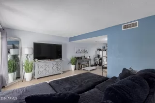 Photo #3: 6725783 Listing