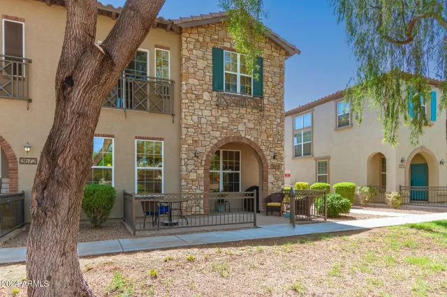 MLS: 6726939 Condo For Sale