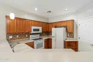 Photo #6: 6728382 Listing