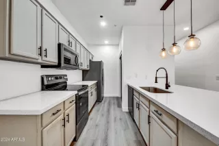 Photo #6: 6728575 Listing