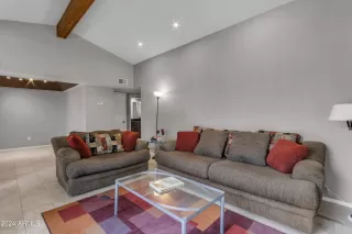 Photo #4: 6729167 Listing