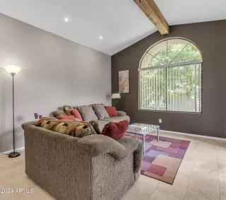 Photo #5: 6729167 Listing