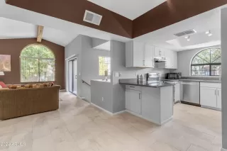 Photo #6: 6729167 Listing