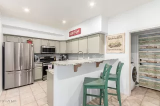 Photo #6: 6729186 Listing