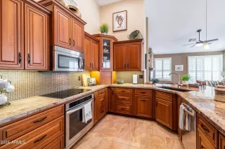 Photo #5: 6729461 Listing