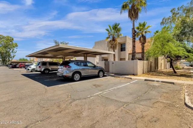 MLS: 6729998 Condo For Sale