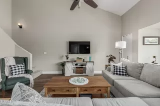 Photo #5: 6730230 Listing 