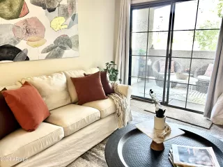 Photo #3: 6730378 Listing