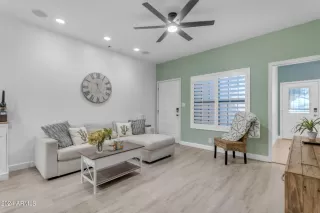 Photo #5: 6731443 Listing