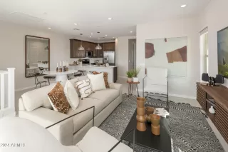 Photo #3: 6732885 Listing