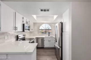 Photo #2: 6734129 Listing