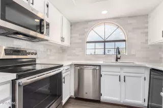 Photo #3: 6734129 Listing