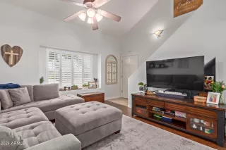 Photo #3: 6734371 Listing