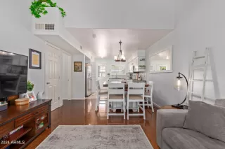 Photo #5: 6734371 Listing