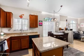 Photo #6: 6735697 Listing