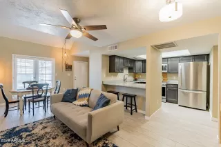 Photo #2: 6736431 Listing 