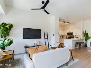 Photo #5: 6736715 Listing